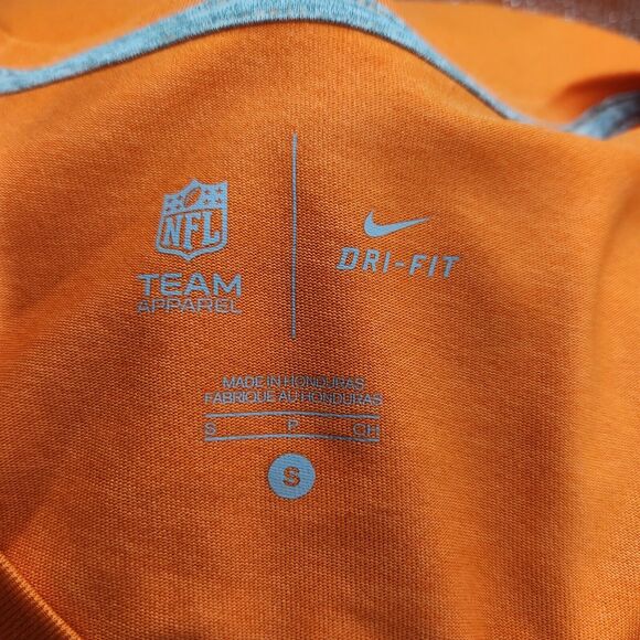Denver Broncos Football T-Shirt Nike NFL Womens Small Short Sleeve V-Neck Orange - Picture 6 of 6